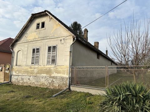 Eladó Ház 7193 Regöly Hangulatos felújítandó családi ház, 2 utcára nyíló telekkel