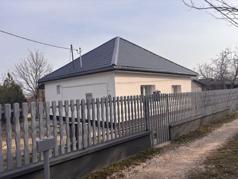 Eladó Ház 2451 Ercsi Ercsi volt laktanya bejáratánál..