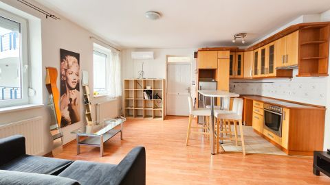 Eladó Lakás 1134 Budapest 13. kerület , LEHEL tértől 5 perc sétára - újszerű, 2 szobás lakás!