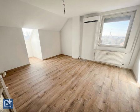 Eladó Lakás 6000 Kecskemét , GARÁZZSAL együtt FULL felújított egyedi fűtéses lakás eladó!