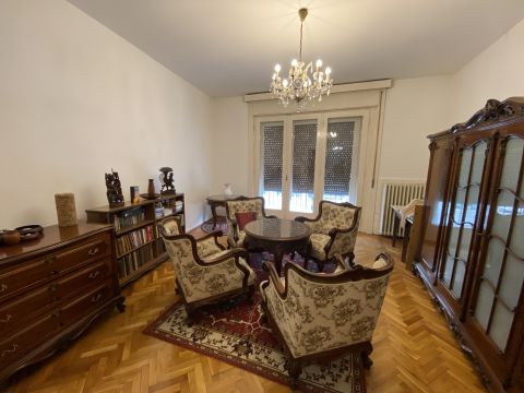 Kiadó Lakás 1054 Budapest 5. kerület , Dupla erkélyes, 2 szobás lakás kiadó!