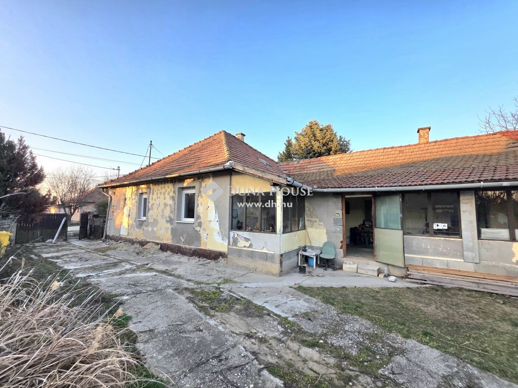 2230 Gyömrő , Gyömrő Mária telepi részén eladó többgeneráció számára. — 1/21