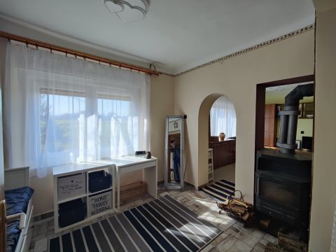 Eladó Ház 2760 Nagykáta , A Gyógyfürdő közelében csendes utcában két szobás ház eladó!