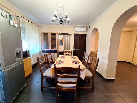 Eladó Lakás 6000 Kecskemét FELÚJÍTOTT LAKÁS, GARÁZZSAL AZ ÁRBAN