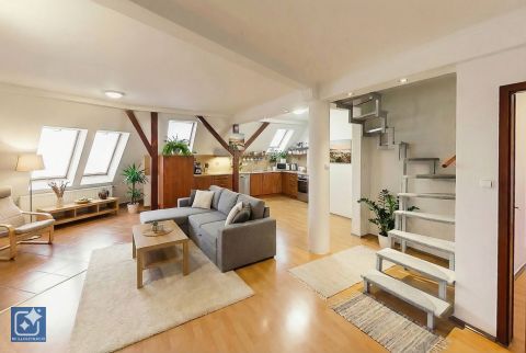 Eladó Lakás 6000 Kecskemét , AUTÓBEÁLLÓVAL,BELVÁROSI LAKÁS!