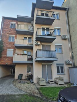 Eladó Lakás 1149 Budapest 14. kerület , Nappali + 2 háló, terasz, erkély, kertkapcsolat, parkoló!