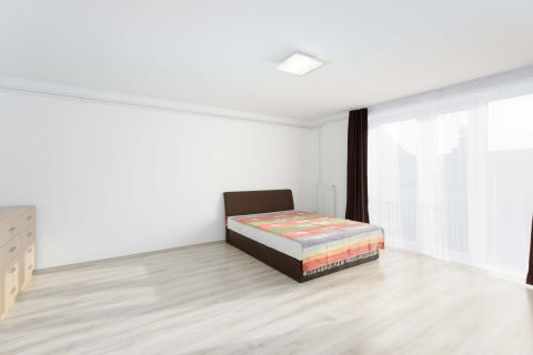 Eladó Lakás 9200 Mosonmagyaróvár , Várkert Kávézó