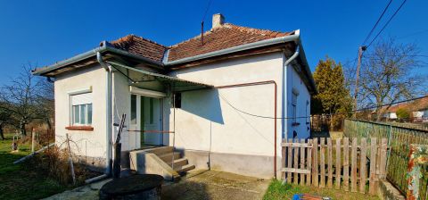 Eladó Ház 2618 Nézsa , azonnal költözhető családi ház