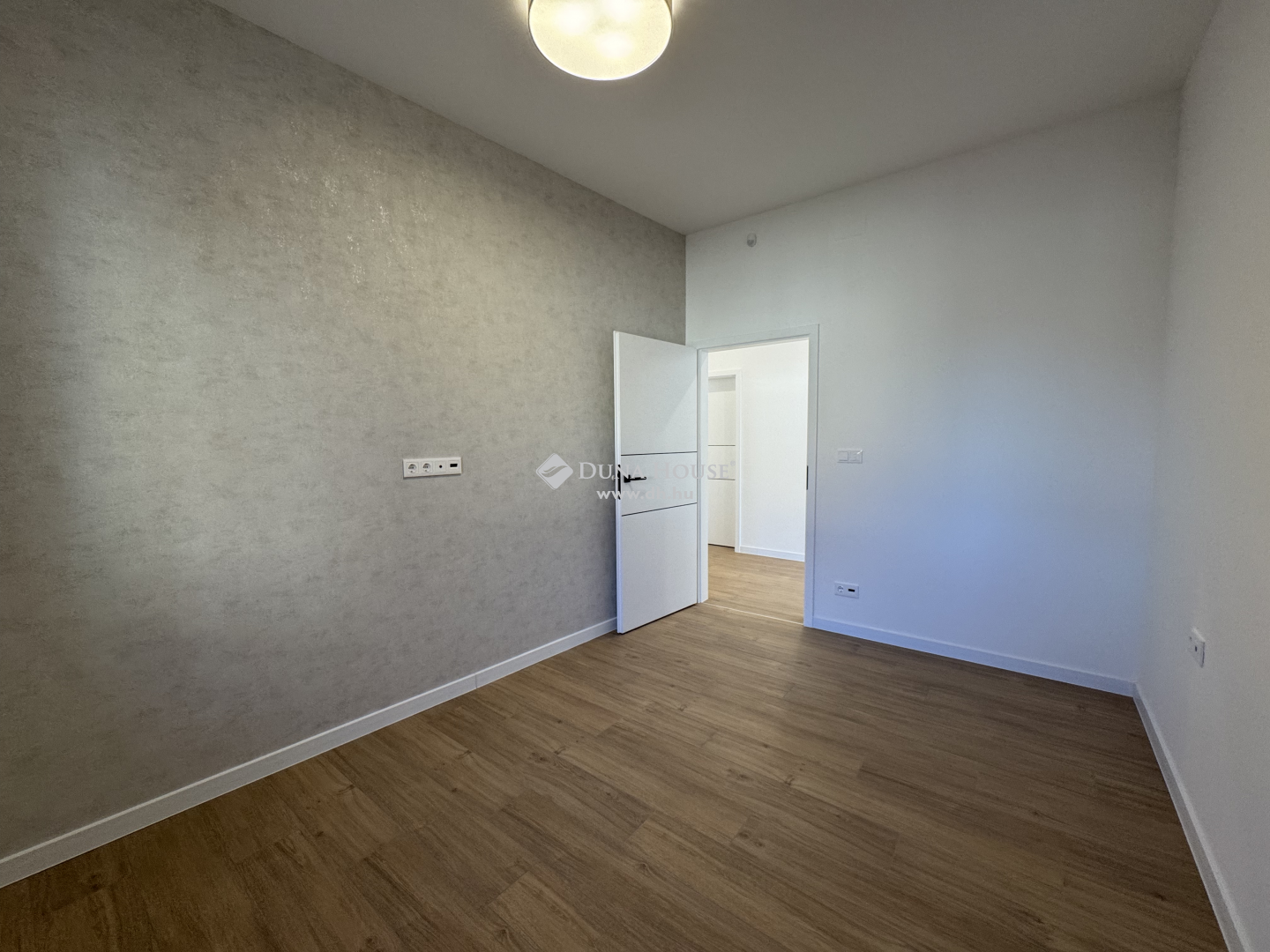 Prémium lakás vagy üzleti ingatlan Kalocsa belvárosában – LK044638