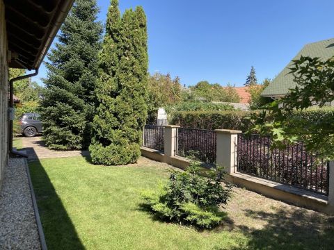 Eladó Ház 8638 Balatonlelle pazar, egyszintes családi ház, varázslatos, gonodozott kert