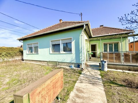 Eladó Ház 2316 Tököl Álmaid otthona egy lépésre – Jól alakítható ház Tökölön!