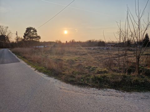 Eladó Telek 2723 Nyáregyháza , Károlyitelepen 5323m2 belterületi telek vízzel és gázzal