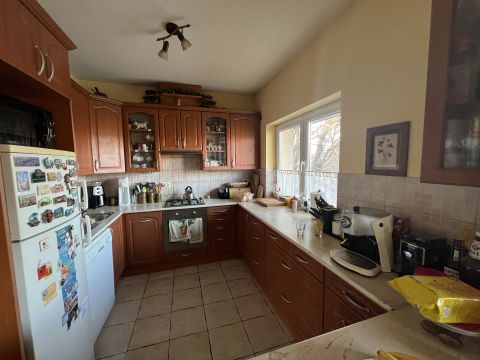 Eladó Ház 2030 Érd Érden - Tágas jó felosztású családi ház