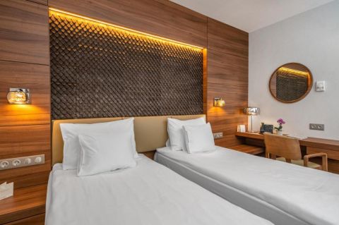 Eladó Telek 1073 Budapest 7. kerület Körúton belül hotel-és lakóépületre telek ép. eng-gel