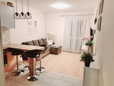 Eladó Lakás 8000 Székesfehérvár 