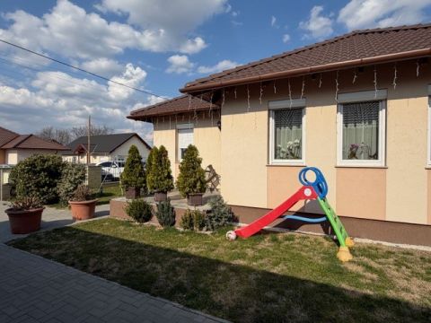 Eladó Ház 2212 Csévharaszt Iskolához közel