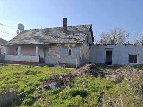 Eladó Ház 2747 Törtel 