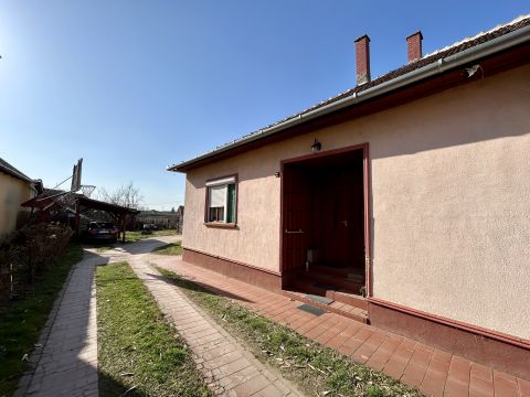 Eladó Ház 4355 Nagyecsed Nagyecseden családi ház csendes, rendezett utcában eladó!