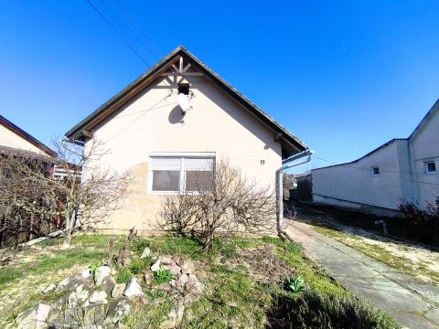 Eladó Ház 7200 Dombóvár Báthori utca