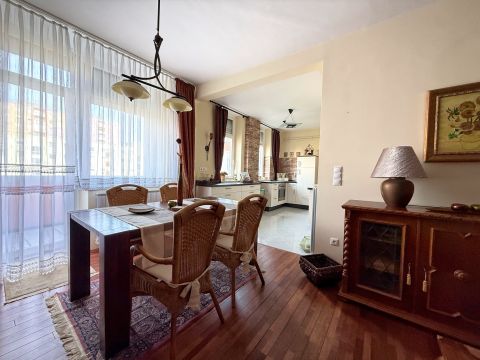 Eladó Lakás 8000 Székesfehérvár Kiváló elhelyezkedés-piac mellett-tavak néhány perc sétára