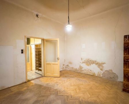 Eladó Lakás 1077 Budapest 7. kerület , Felújítandó lakás a körút közelében