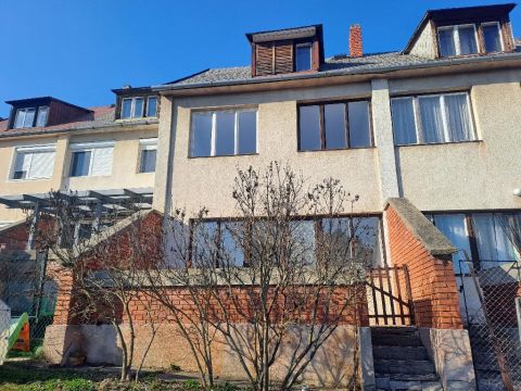 Eladó Ház 8420 Zirc , 8420 Zirc, Erdőalja