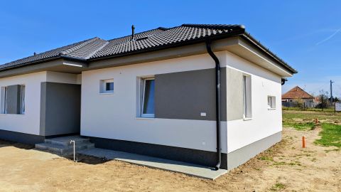 Eladó Ház 6000 Kecskemét Alsószéktó