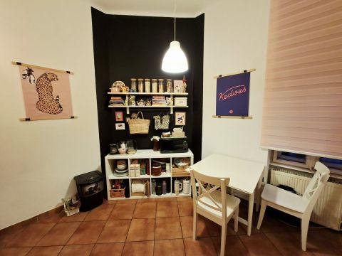 Eladó Lakás 1067 Budapest 6. kerület Nagy konyhás, I.em.-i, utcai nézetű lakás a Csengery utcában