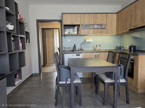 Eladó Lakás 7636 Pécs , Rózsadombon felújított 3 háló+amerikai konyha-nappalis lakás