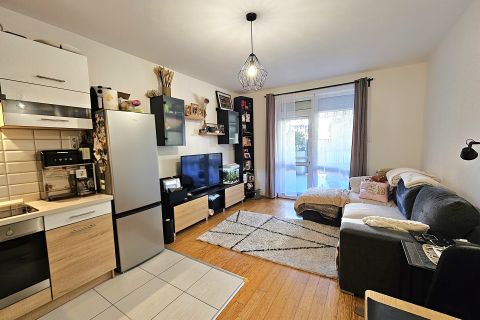 Eladó Lakás 8200 Veszprém , KÉT BEJÁRAT, SAJÁT PARKOLÓ ÉS SAJÁT KERT: A TÖKÉLETES ELSŐ L