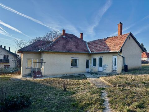 Eladó Ház 2093 Budajenő , 2093 Budajenő, Kálváriadomb