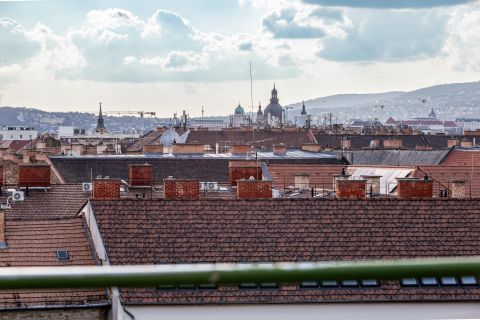 Eladó Lakás 1071 Budapest 7. kerület , Panorámás, felújított, 2 szobás, erkélyes lakás