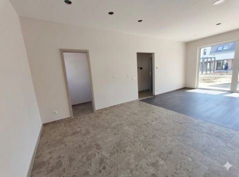 Eladó Lakás 6000 Kecskemét , Kertkapcsolatos belvárosi társasházi lakások