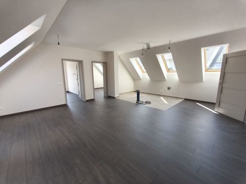 Eladó Lakás 6000 Kecskemét , Kertkapcsolatos belvárosi társasházi lakások