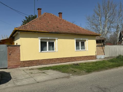 Eladó Ház 2700 Cegléd Központhoz közel 