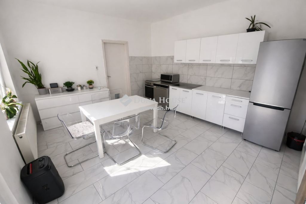 2730 Albertirsa , Temető utca — 1/23