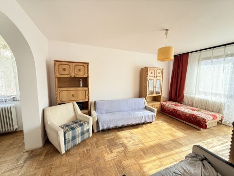 Kiadó Lakás 1181 Budapest 18. kerület , 18 kerület, első emelei, téglaépítésű lakás, autóbeállóval