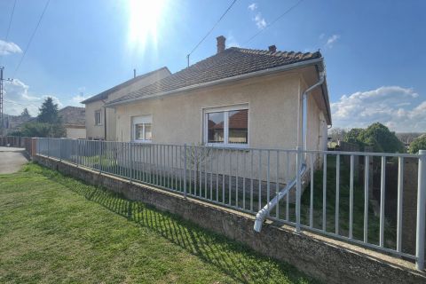 Eladó Ház 2730 Albertirsa , Temető utca