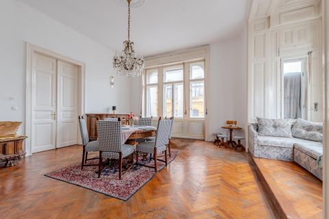 Eladó Lakás 1054 Budapest 5. kerület  Parlament mellett egy impozáns ingatlan, ritkaság a piacon!