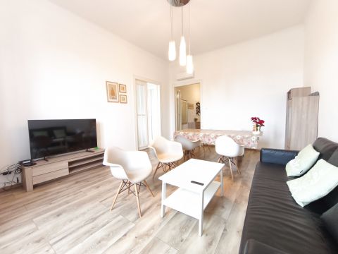 Eladó Lakás 1072 Budapest 7. kerület Budapest, Kazinczy u 1