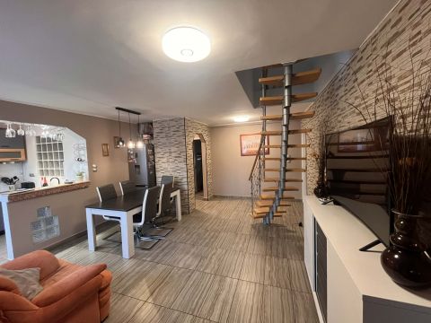 Eladó Lakás 6723 Szeged , Hattyú utcában 2 -szintes Lakás