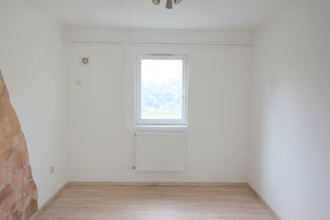 Eladó Lakás 1203 Budapest 20. kerület Török Flóris utcánál kertre néző, felújított, másfél szobás!