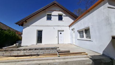 Eladó Ház 2181 Iklad , Felújított ház aszfaltozott, rendezett utcában