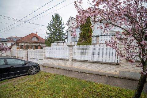 Eladó Ház 1162 Budapest 16. kerület 