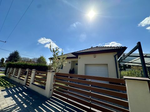 Kiadó Ház 6000 Kecskemét KECSKEMÉT BELVÁROSÁHOZ KÖZEL IGÉNYES LAKÁS  KIADÓ