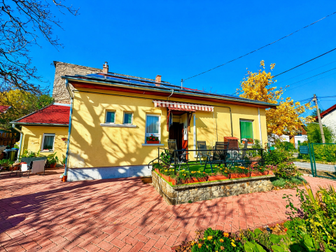 Eladó Ház 1183 Budapest 18. kerület , Erzsébettelepen egyedi felújítású, napelemes családi ház