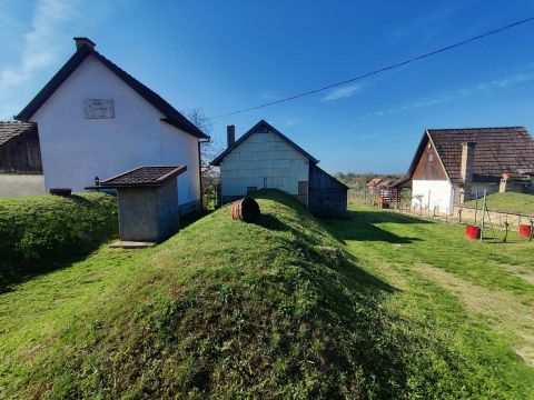 Eladó Mezőgazdasági 2200 Monor , Monor Irsai Olivér dűlő 