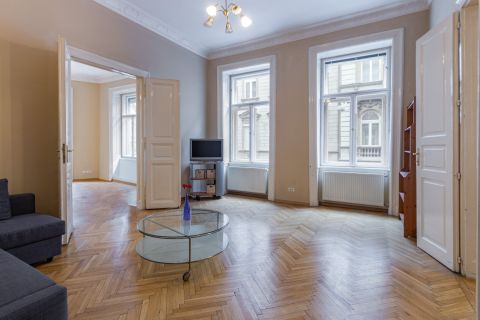 Eladó Lakás 1074 Budapest 7. kerület , Dohány utcában 3 szobás hangulatos, jó elosztású lakás!