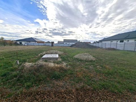 Eladó Telek 2465 Ráckeresztúr 2465 Ráckeresztúr, Családi házas