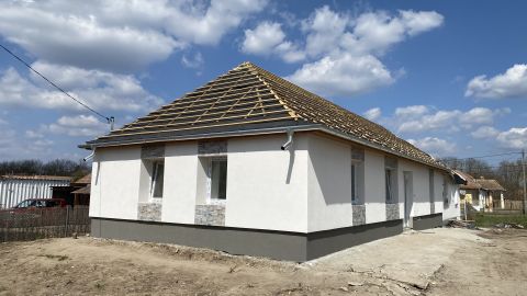 Eladó Ház 2764 Tápióbicske , Igényesen felújított ikerházfél központhoz közel